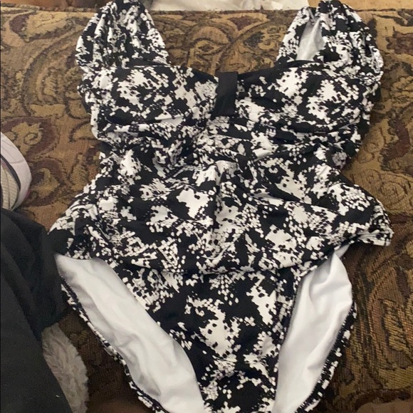 Kenneth Cole one piece sz large - Picture 3 of 5